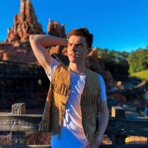 Meet your Posher, Jonathan